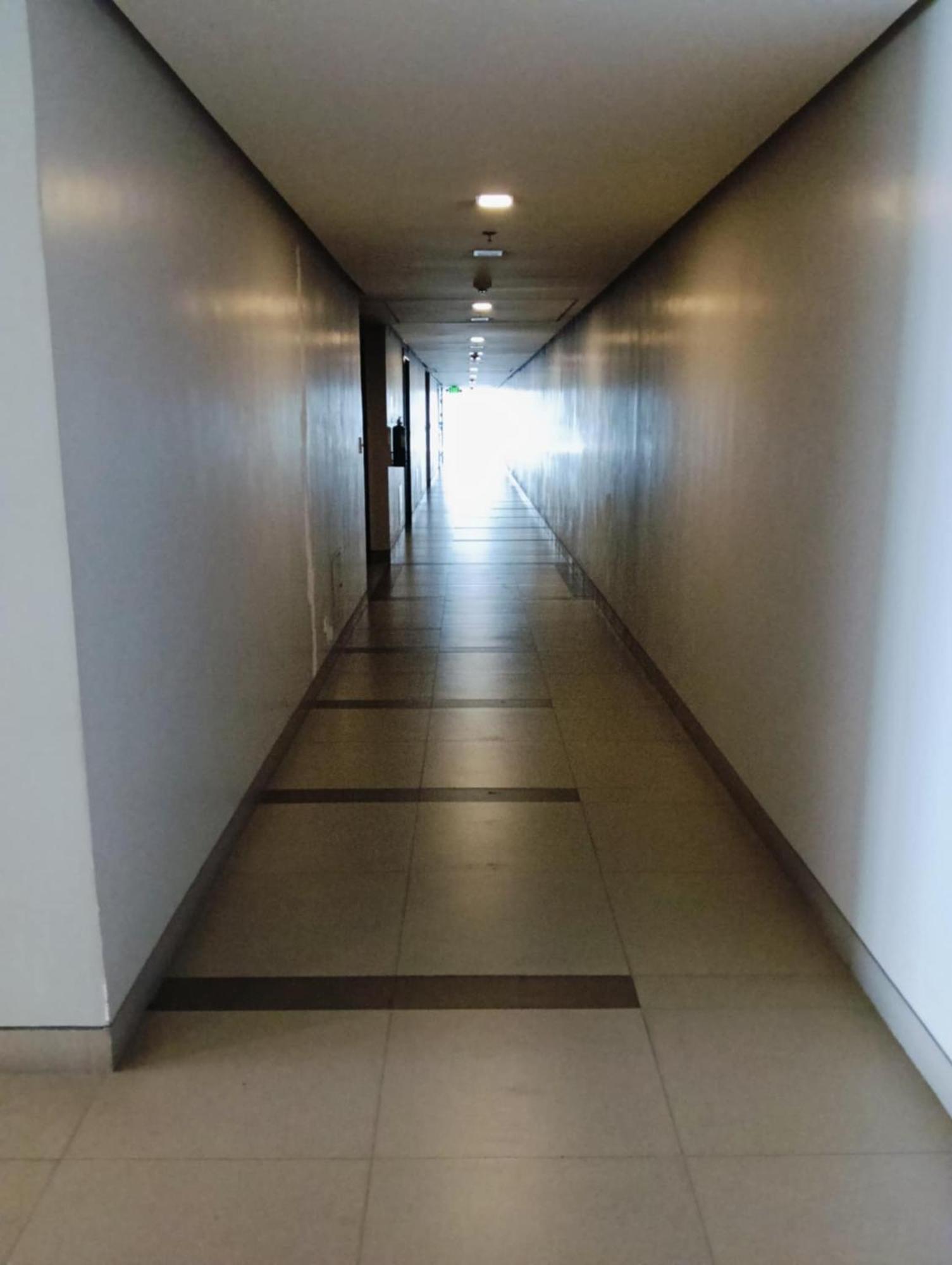 81 Newport Boulevard Cluster 4 - 8F Across Naia Airport, Terminal 3 Pasay Exterior photo